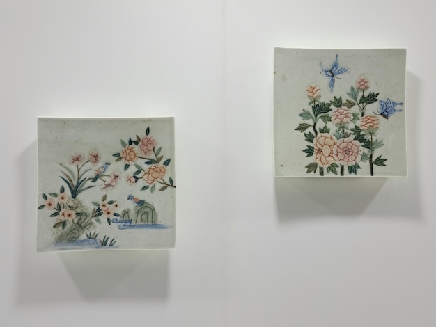 Zestaw trzech haftów na płótnie